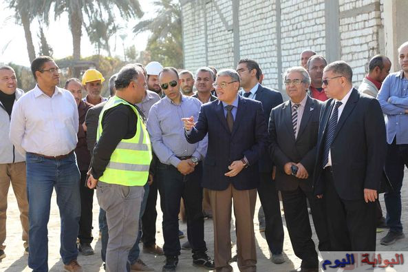 محافظ المنيا يتفقد مشروعات المبادرة الرئاسية "حياة كريمة" بقري مركز أبوقرقاص