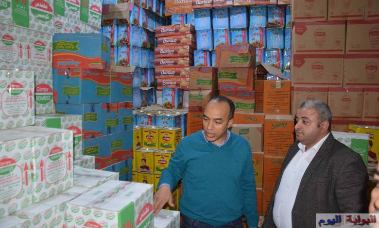 نائب محافظ المنيا يضبط 10 طن من الأرز بمركز أبو قرقاص خلال جولة مفاجئة بالأسواق