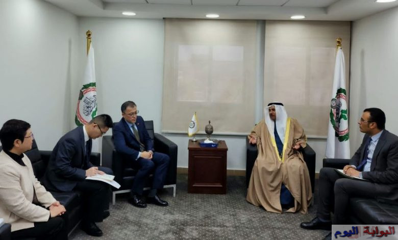 رئيس البرلمان العربي يستقبل القائم بأعمال السفير الصيني بالقاهرة