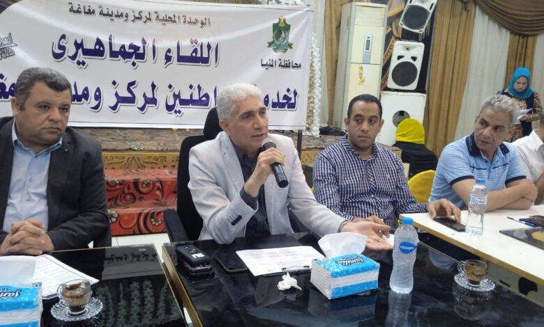 سكرتير عام محافظة المنيا يلتقى مواطنى مركز مغاغة لمناقشة مطالبهم
