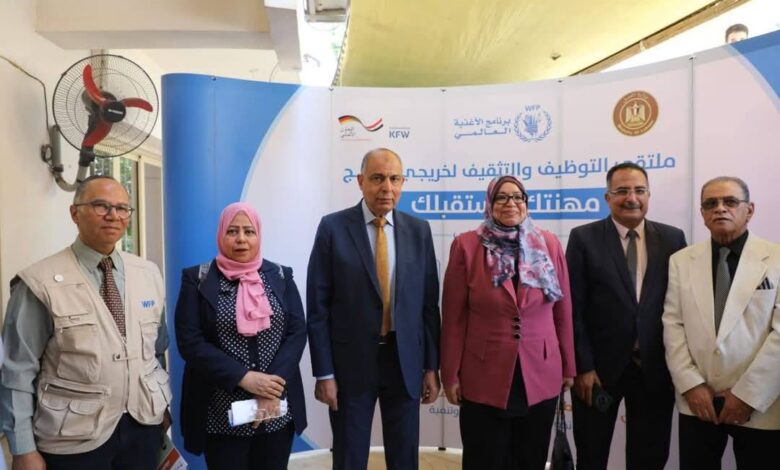 محافظ المنيا: توفير 1353 فرصة عمل بالقطاع الخاص واعتماد 499 عقد عمل بالخارج خلال أكتوبر الماضى