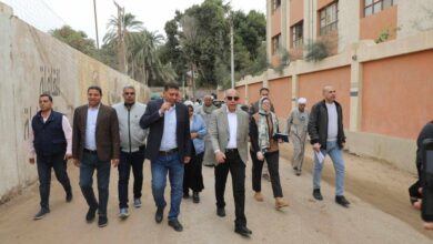محافظ المنيا يتابع الحالة العامة بشوارع بني محمد سلطان ويستمع الى شكاوى المواطنين