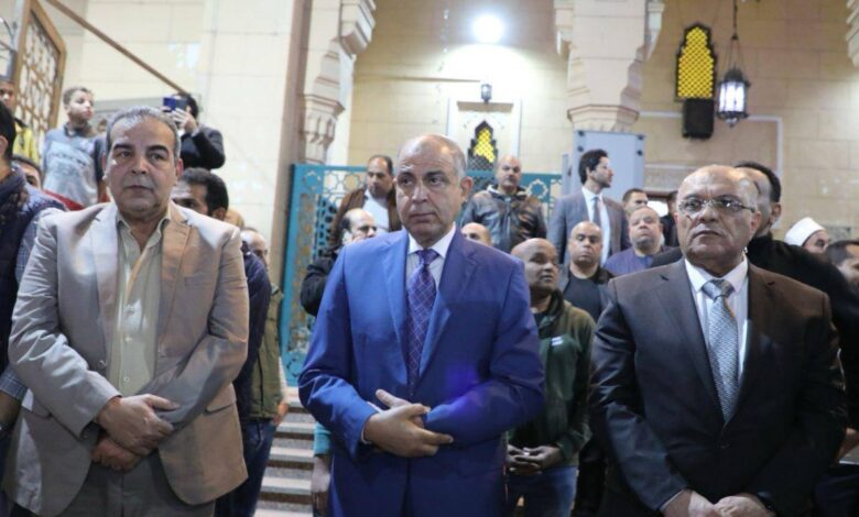 محافظ المنيا يؤدي صلاة الجنازة على شهداء الواجب ضحايا حادث الطريق الصحراوي الشرقي وينعى قضاة محكمة ديروط