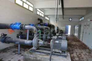 محافظ المنيا يُنهي معاناة «شارونة» من ضعف المياه ويرفع طاقة المحطة 4 أضعاف لتصل إلى 100 لتر/ثانية