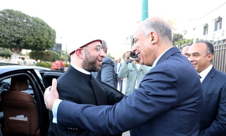  محافظ المنيا يبحث مع وزير الأوقاف تعزيز دور المؤسسات الدينية في نشر قيم الإنتماء الوطنى والفكر الوسطي المستنير