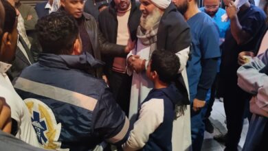 الدكتور محمد ابو زيد يزور مصابي حادث الطريق الصحراوي بمستشفى التكامل بالشيخ فضل