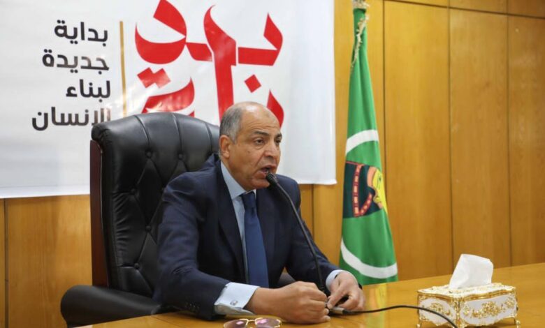  محافظ المنيا يعقد اجتماعًا موسعًا لمناقشة الاستعدادات لامتحانات الفصل الدراسي الأول للشهادة الإعدادية 