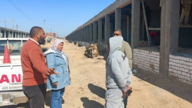 رئاسةمركز بنى مزار تتابع تجهيزات السوق الحضاري الجديد