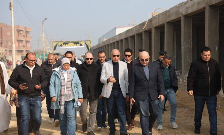محافظ المنيا يتابع معدلات إنجاز السوق الحضاري ببني مزار