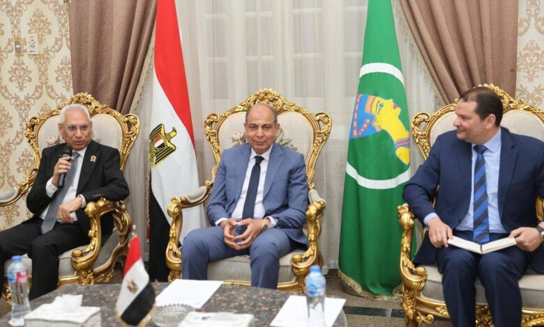 محافظ المنيا يشهد توقيع عقود اتفاق تقديم خدمات التأمين الصحي الشامل مع المستشفيات الجامعية والقطاع الخاص