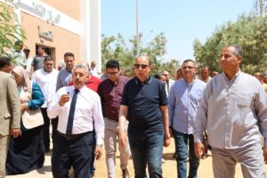 محافظ المنيا يتفقد المجمع الزراعي والوحدة البيطرية بقرية تل بني عمران بمركز ديرمواس