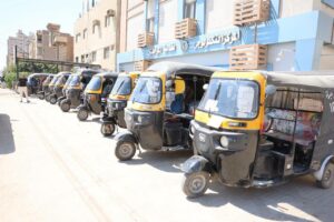 محافظ المنيا يدشن مبادرة تنظيم وتقنين أوضاع «التوك توك» ببني مزار