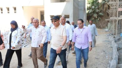 محافظ المنيا يتفقد مدارس بني مزار ويوجه بتخصيص أرض لإنشاء مدرسة رسمية للغات