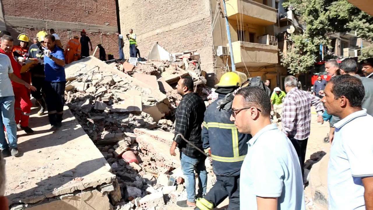 متابعة لحادث انهيار عقار عزبة شاهين .. إنقاذ طبيبة ووفاة والدتها بعزبة شاهين في المنيا